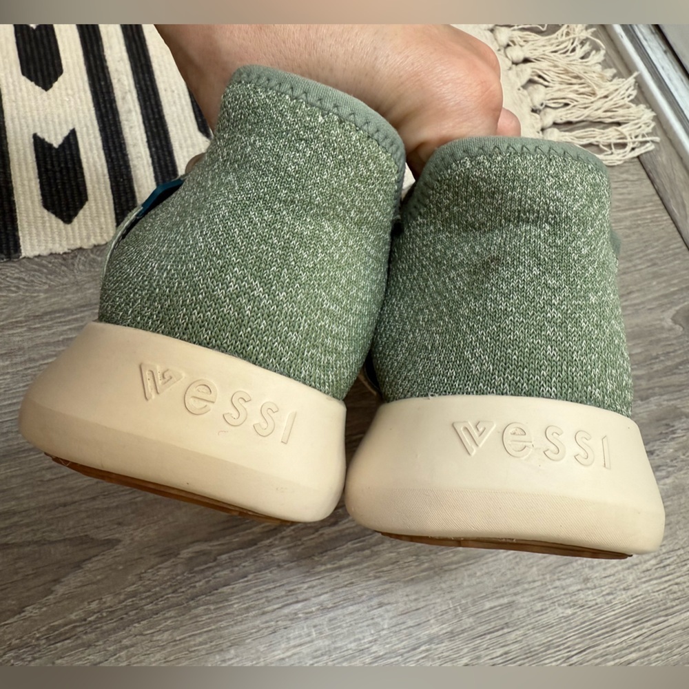 Vessi Everyday Classic Sneaker Fig Green on Off White Men’s Size 9 - Picture 5 of 11